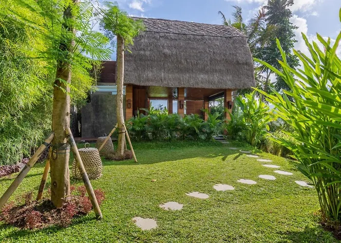 Like Living In A Romantic Balinese Painting *